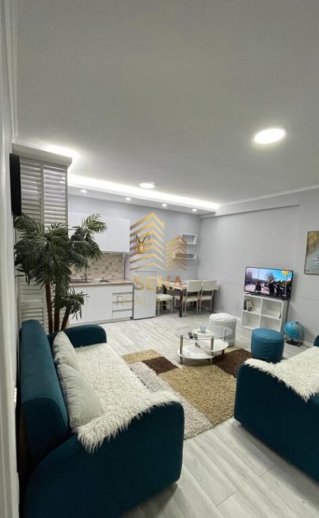 Tirane, jepet me qera apartament 1+1+Ballkon Kati 3, 70 m² 650 € (Komuna e Parisit)