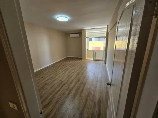 Tirane, jepet me qera zyre Kati 4, 130 m² 1.300 € (Ne Qender, prane Hotel Opera,)