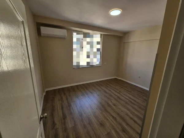 Tirane, jepet me qera zyre Kati 4, 130 m² 1.300 € (Ne Qender, prane Hotel Opera,)