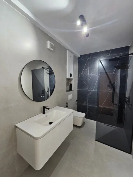 Tirane, jepet me qera zyre Kati 4, 130 m² 1.300 € (Ne Qender, prane Hotel Opera,)