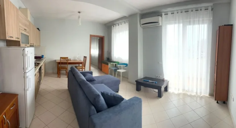 Tirane, jepet me qera apartament 1+1 , 65 m² 400 € (Ali Demi)