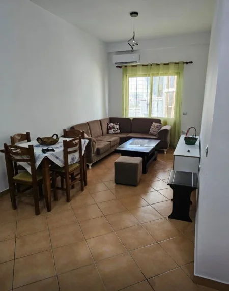 Tirane, jepet me qera apartament 3+1+Ballkon Kati 3, 85 m² 550 € (SELITE)