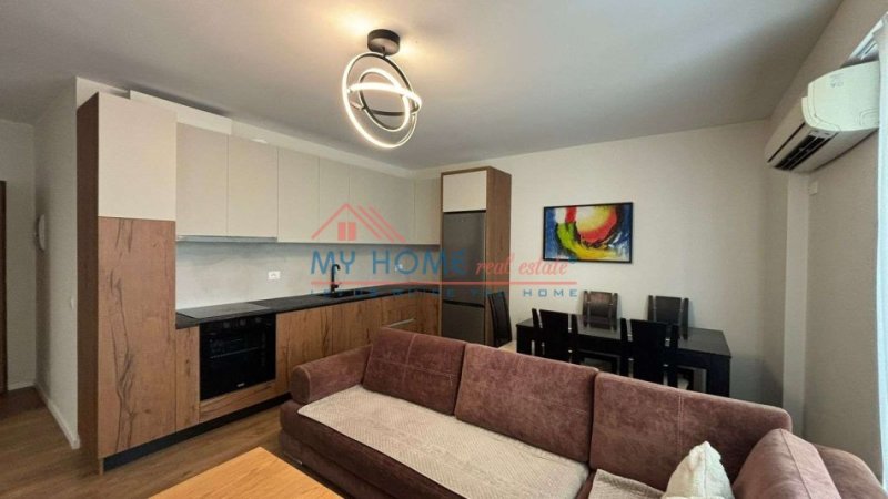 Tirane, jepet me qera apartament 2+1+Ballkon Kati 6, 103 m² 650 € (5 Maji)