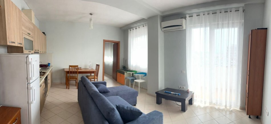 Tirane, jepet me qera apartament 1+1+Ballkon Kati 3, 65 m² 400 € (ALI DEMI)