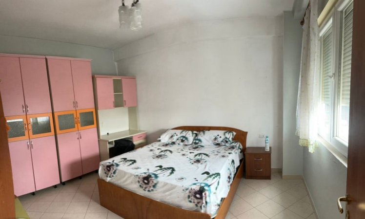Tirane, jepet me qera apartament 1+1+Ballkon Kati 3, 65 m² 400 € (ALI DEMI)