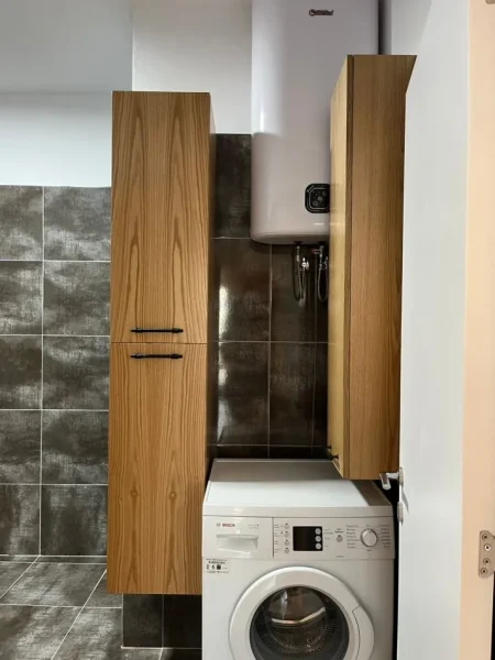 Tirane, jepet me qera apartament 1+1+Ballkon Kati 2, 85 m² 900 € (Myslym Shyri)