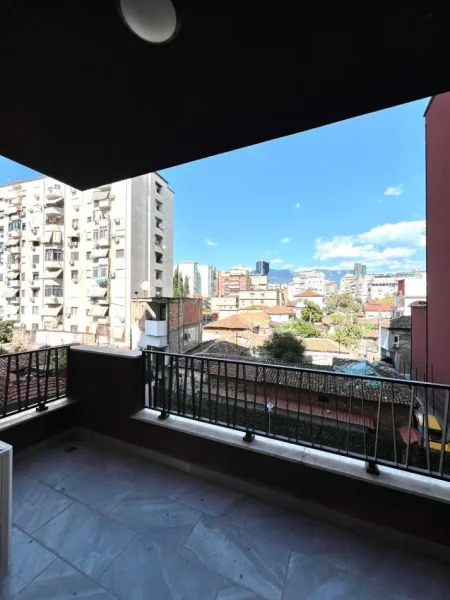 Tirane, jepet me qera apartament 1+1+Ballkon Kati 2, 85 m² 900 € (Myslym Shyri)