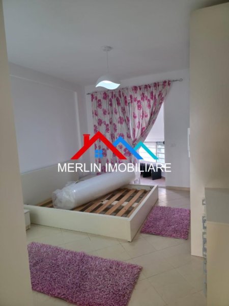 Tirane, jepet me qera apartament 2+1+Ballkon Kati 8, 93 m² 500 € (RRUGA 3 DESHMORET,YZBERISHT)