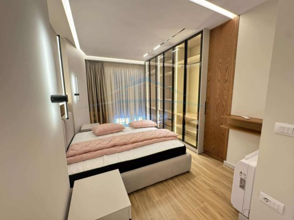 Tirane, jepet me qera apartament 1+1 Kati 2, 74 m² 650 € (KOMPLEKSI JOLLA)  UNA56746