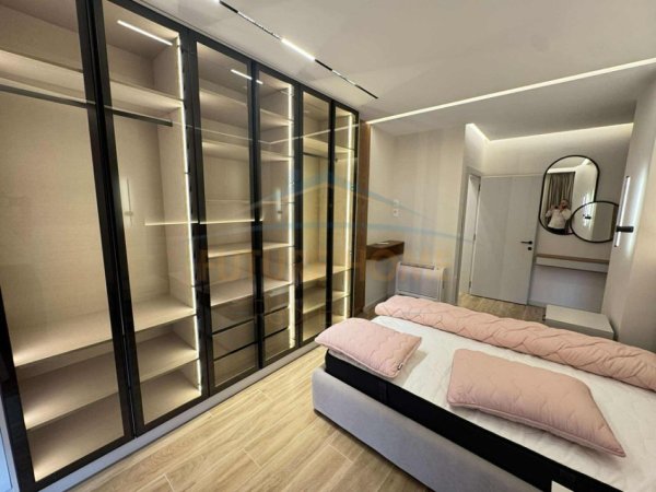 Tirane, jepet me qera apartament 1+1 Kati 2, 74 m² 650 € (KOMPLEKSI JOLLA)  UNA56746