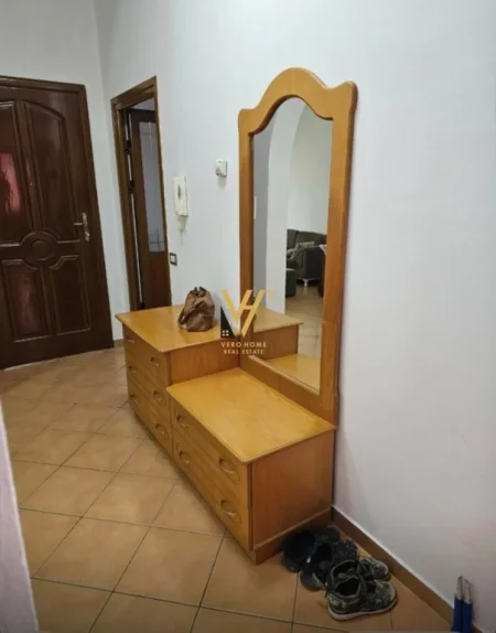 Tirane, jepet me qera apartament 3+1 Kati 2, 85 m² 550 € SELITE