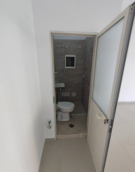 Tirane, jepet me qera ambjent biznesi Kati 1, 30 m² 410 € (vasil shanto)