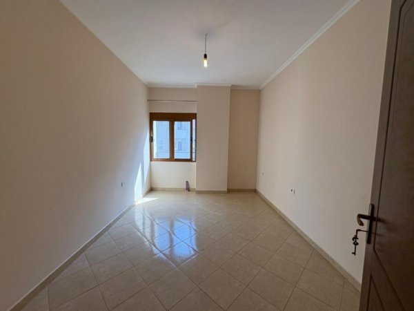 shitet 2+1,Pallatet Cabej. 115.000 Euro.
