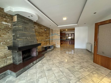Tirane, jepet me qera apartament 3+1 Kati 3, 170 m² 650 € 