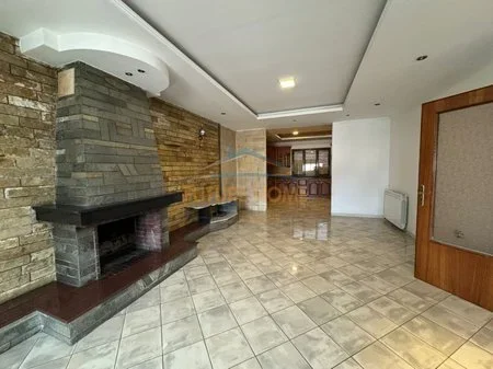 Tirane, jepet me qera apartament 3+1 Kati 3, 170 m² 650 € 
