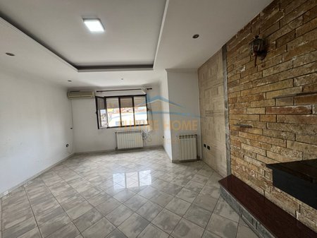 Tirane, jepet me qera apartament 3+1 Kati 3, 170 m² 650 € 