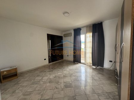 Tirane, jepet me qera apartament 3+1 Kati 3, 170 m² 650 € 