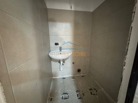 Tirane, jepet me qera apartament 3+1 Kati 3, 170 m² 650 € 