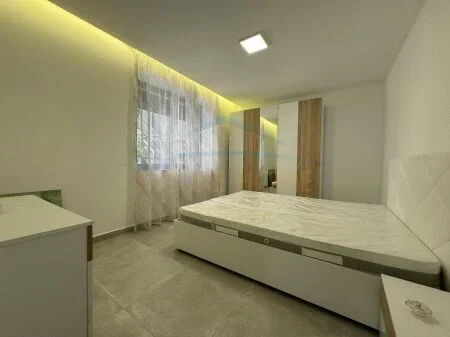 Tirane, jepet me qera apartament 1+1 Kati 1, 45 m² 450 € 