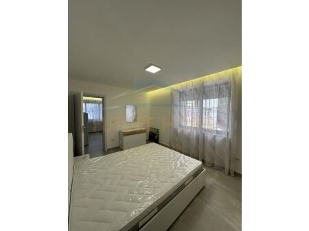 Tirane, jepet me qera apartament 1+1 Kati 1, 45 m² 450 € 