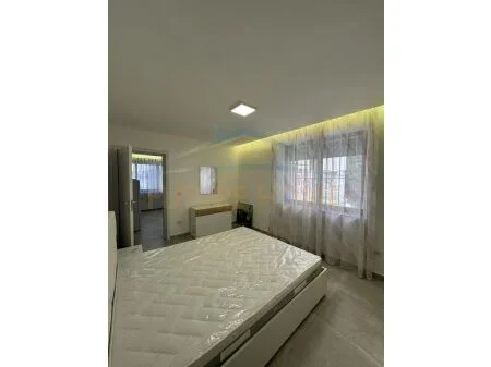 Tirane, jepet me qera apartament 1+1 Kati 1, 45 m² 450 € 
