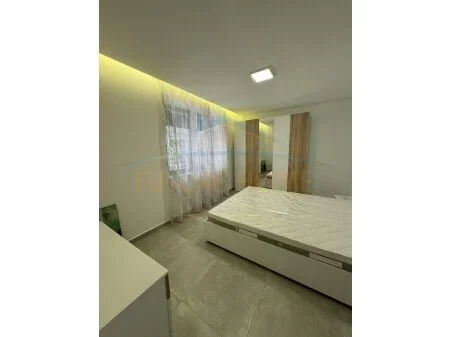 Tirane, jepet me qera apartament 1+1 Kati 1, 45 m² 450 € 