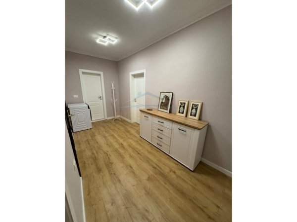 Tirane, jepet me qera apartament 2+1 Kati 3, 85 m² 500 € 