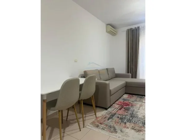 APARTAMENT 1+1 ME QERA , RRUGA ELBASANIT