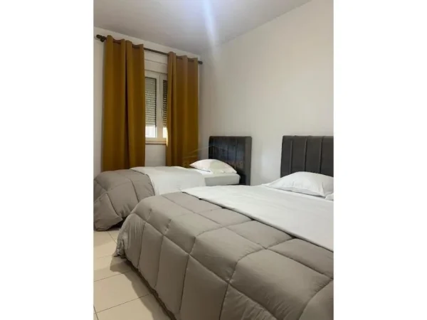 APARTAMENT 1+1 ME QERA , RRUGA ELBASANIT