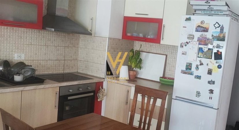 Tirane, jepet me qera apartament 2+1+Ballkon Kati 3, 85 m² 450 € (MANGALEM)