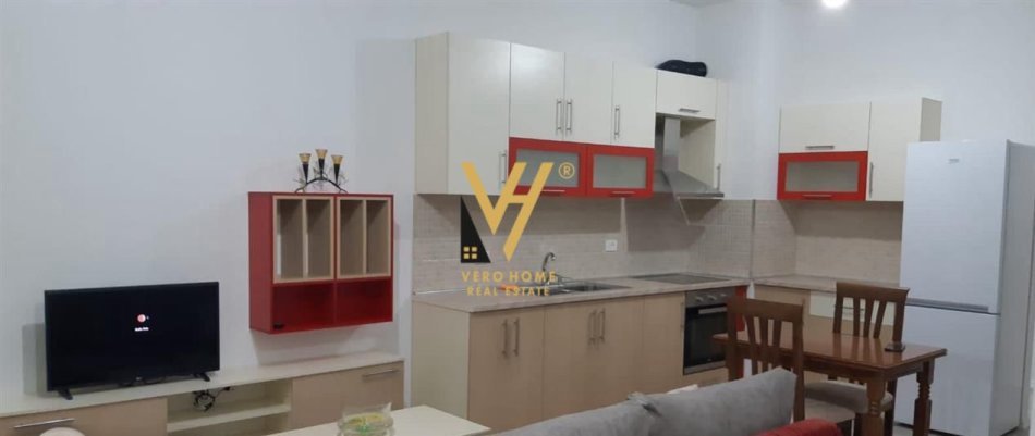 Tirane, jepet me qera apartament 2+1+Ballkon Kati 3, 85 m² 450 € (MANGALEM)