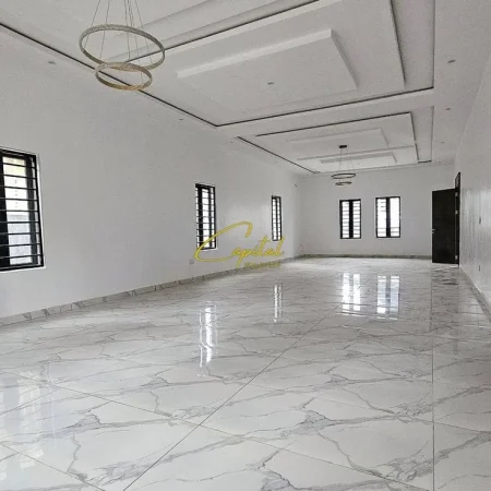 Tirane, jepet me qera ambjent biznesi Kati 2, 80 m² 800 € (RRUGA 5 MAJI)