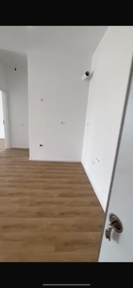 Tirane, shitet apartament 1+1 Kati 3, 59 m² 92.000 € (Fresku)