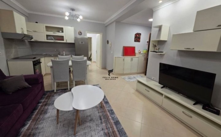 Tirane, jepet me qera apartament 2+1 Kati 8, 93 m² 500 € (YZBERISHT)