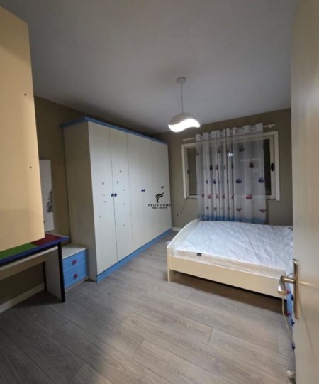 Tirane, jepet me qera apartament 2+1 Kati 8, 93 m² 500 € (YZBERISHT)