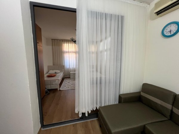 Tirane, jepet me qera apartament 2+1 Kati 1, 68 m² 500 € (Rruga e Fortuzit,perballe Eko Market)