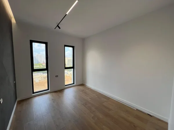 Tirane, jepet me qera zyre Kati 5, 141 m² 1.500 € (Vasil Shanto)