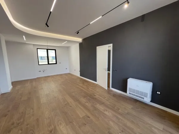 Tirane, jepet me qera zyre Kati 5, 141 m² 1.500 € (Vasil Shanto)