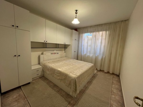 Tirane, jepet me qera apartament 2+1 Kati 1, 68 m² 500 € (Rruga e Fortuzit,perballe Eko Market)