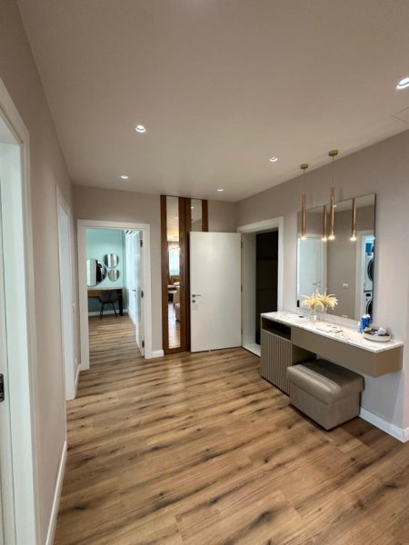 Tirane, jepet me qera apartament 3+1+Ballkon Kati 11, 126 m² 1.100 € (Astir)
