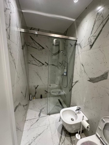 Tirane, jepet me qera apartament 3+1+Ballkon Kati 11, 126 m² 1.100 € (Astir)
