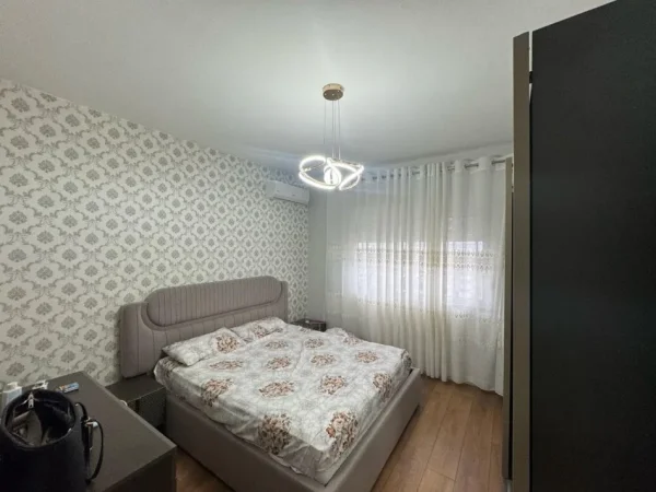 Tirane, shitet apartament 2+1+Ballkon Kati 9, 98 m² 155.000 € (Ne Porcelan, rruga Kongresi i Manastirit, prane UET)