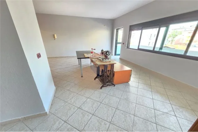 Tirane, shitet apartament 2+1+Ballkon , 121 m² 278.000 € 