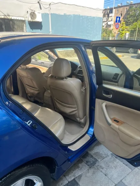 Tirane, shes makine Honda Acord Nafte, blu manuale Klima 247.000 km 1.600 €