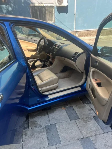 Tirane, shes makine Honda Acord Nafte, blu manuale Klima 247.000 km 1.600 €