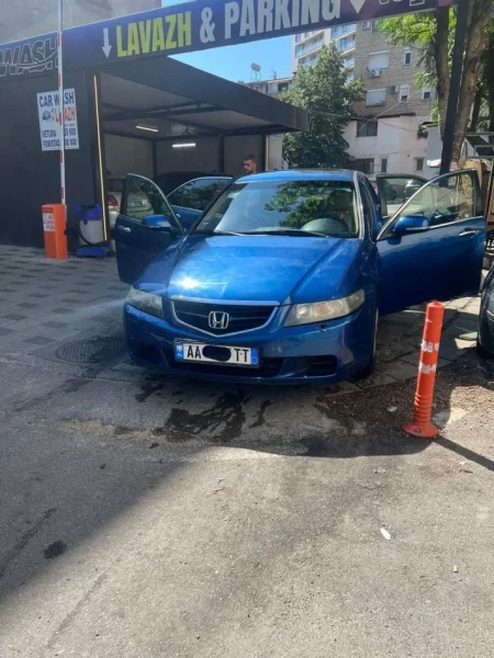 Tirane, shes makine Honda Acord Nafte, blu manuale Klima 247.000 km 1.600 €