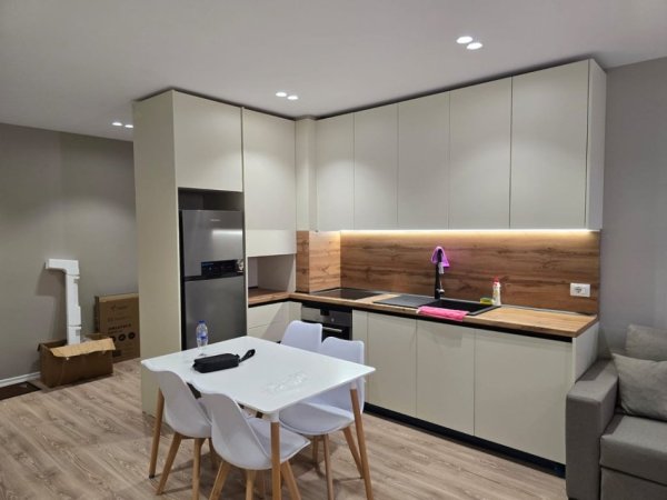 Tirane, jepet me qera apartament 2+1 Kati 2, 84 m² 550 € (QTU)