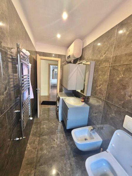 Tirane, jepet me qera apartament 2+1 Kati 5, 115 m² 750 € (Nexho Konomi)