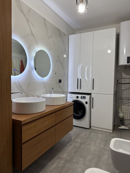 Tirane, jepet me qera apartament 1+1 Kati 3, 500 € (Rruga Dibres prane universitetit te mjekesise)