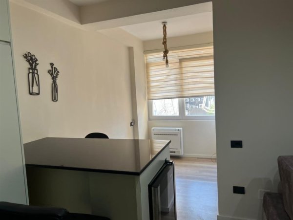 Tirane, jepet me qera apartament 1+1 Kati 3, 500 € (Rruga Dibres prane universitetit te mjekesise)